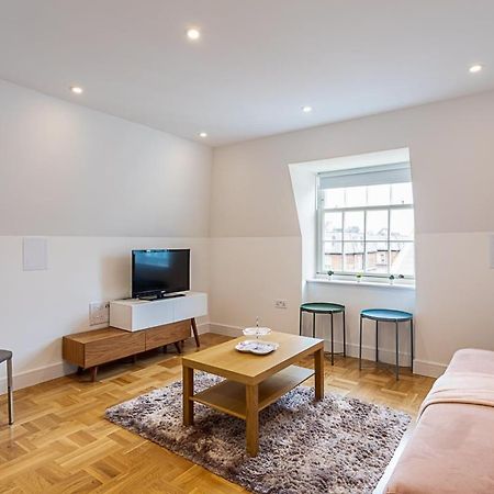 Modern And Stylish Apartment In West Kensington London Eksteriør bilde