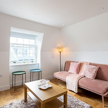 Modern And Stylish Apartment In West Kensington London Eksteriør bilde