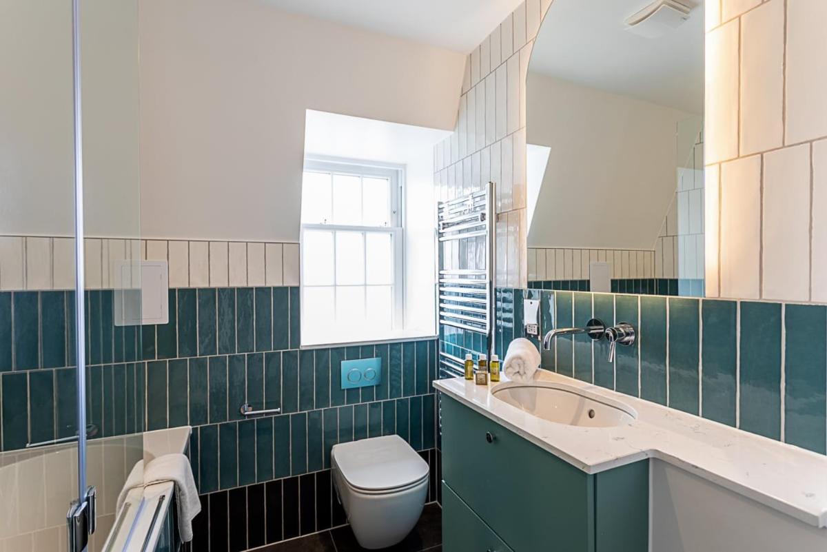 Modern And Stylish Apartment In West Kensington London Eksteriør bilde