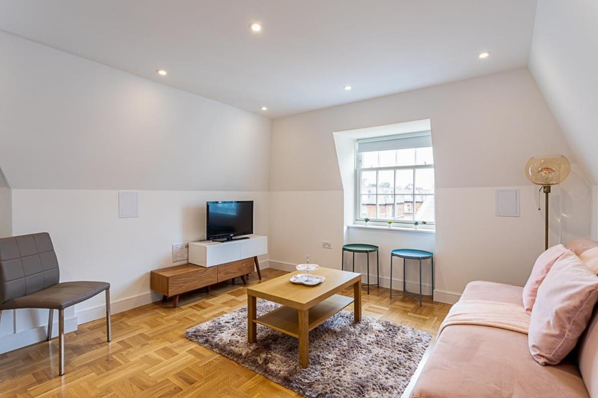 Modern And Stylish Apartment In West Kensington London Eksteriør bilde