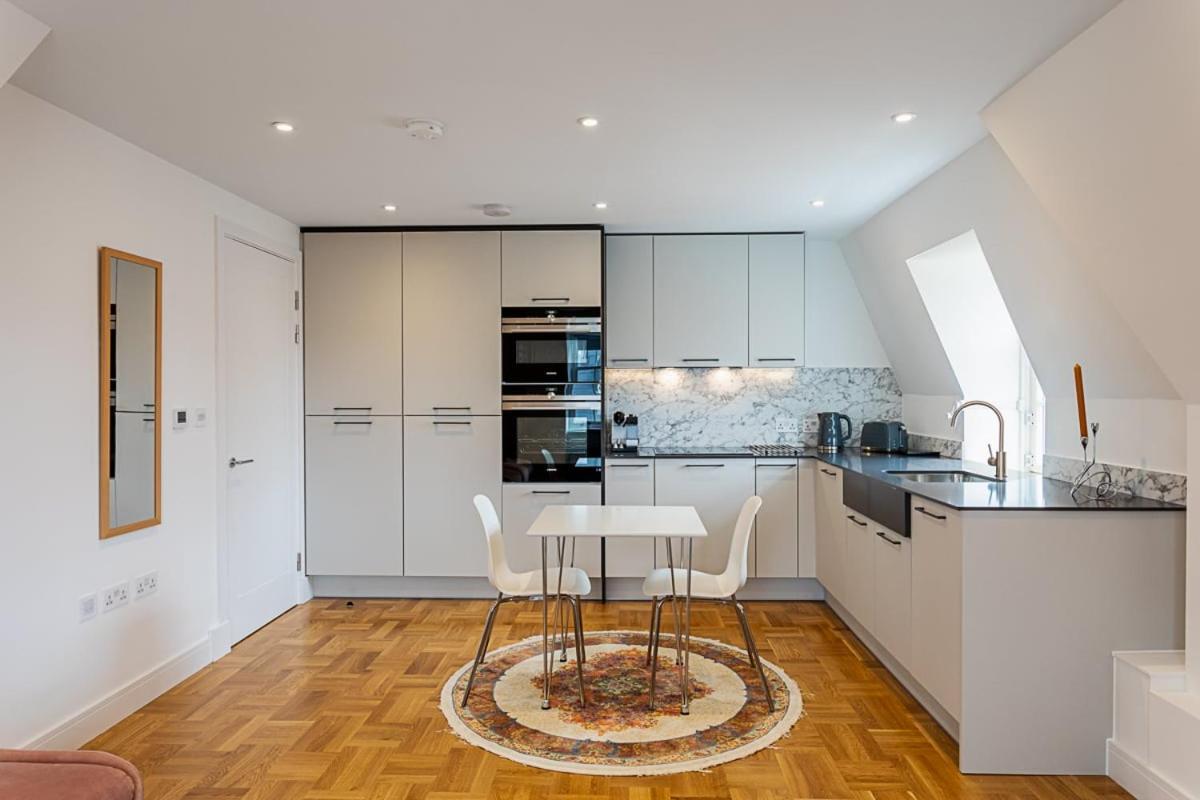 Modern And Stylish Apartment In West Kensington London Eksteriør bilde