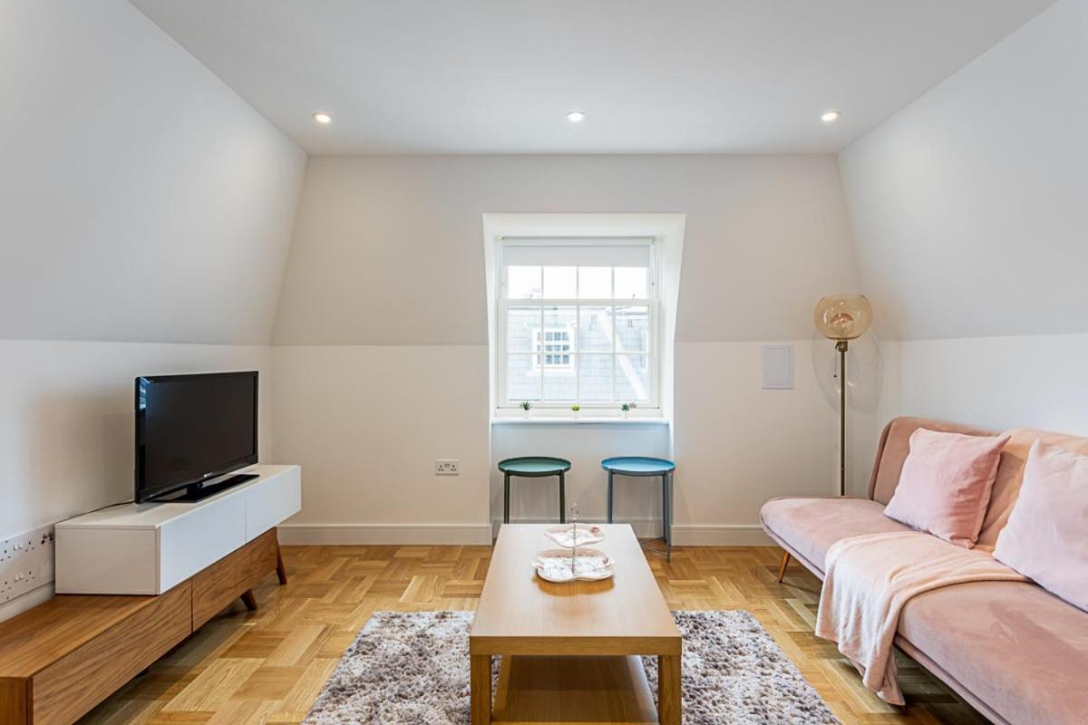 Modern And Stylish Apartment In West Kensington London Eksteriør bilde